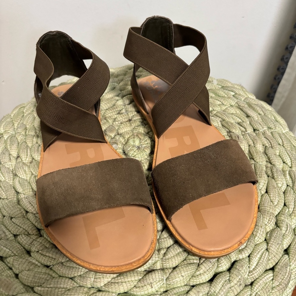 Sorel Ella ll Olive Green Suede Flat Sandals - Picture 8 of 12